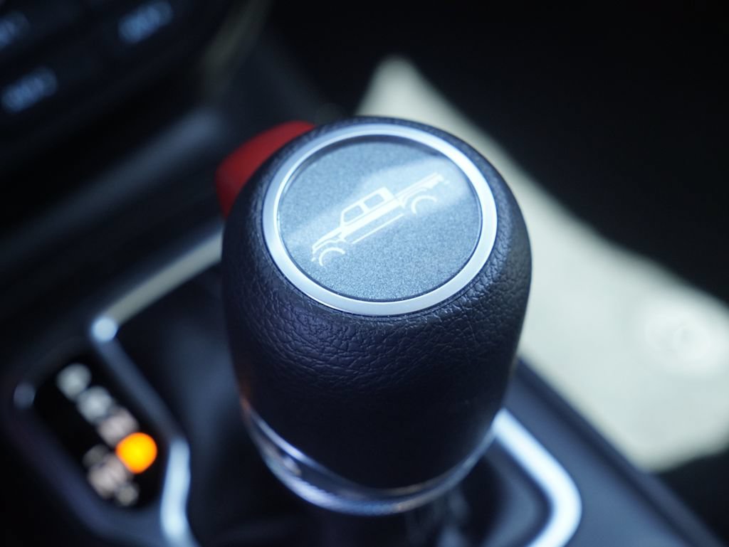 Certified 2025 Jeep Gladiator Sport AWD/4WD image 22