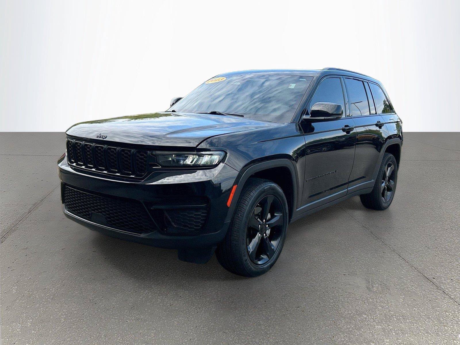 Used 2023 Jeep Grand Cherokee Altitude AWD/4WD image 8