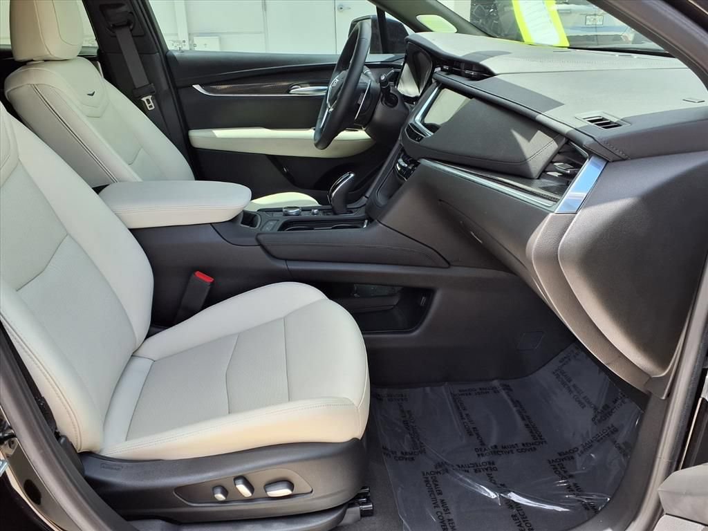 Used 2025 Cadillac XT5 Sportv AWD/4WD image 9