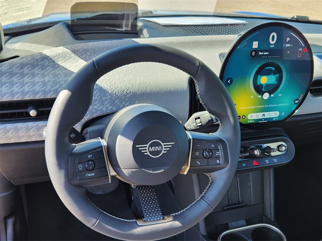 Used 2025 MINI Cooper 2-Door Hardtop image 9