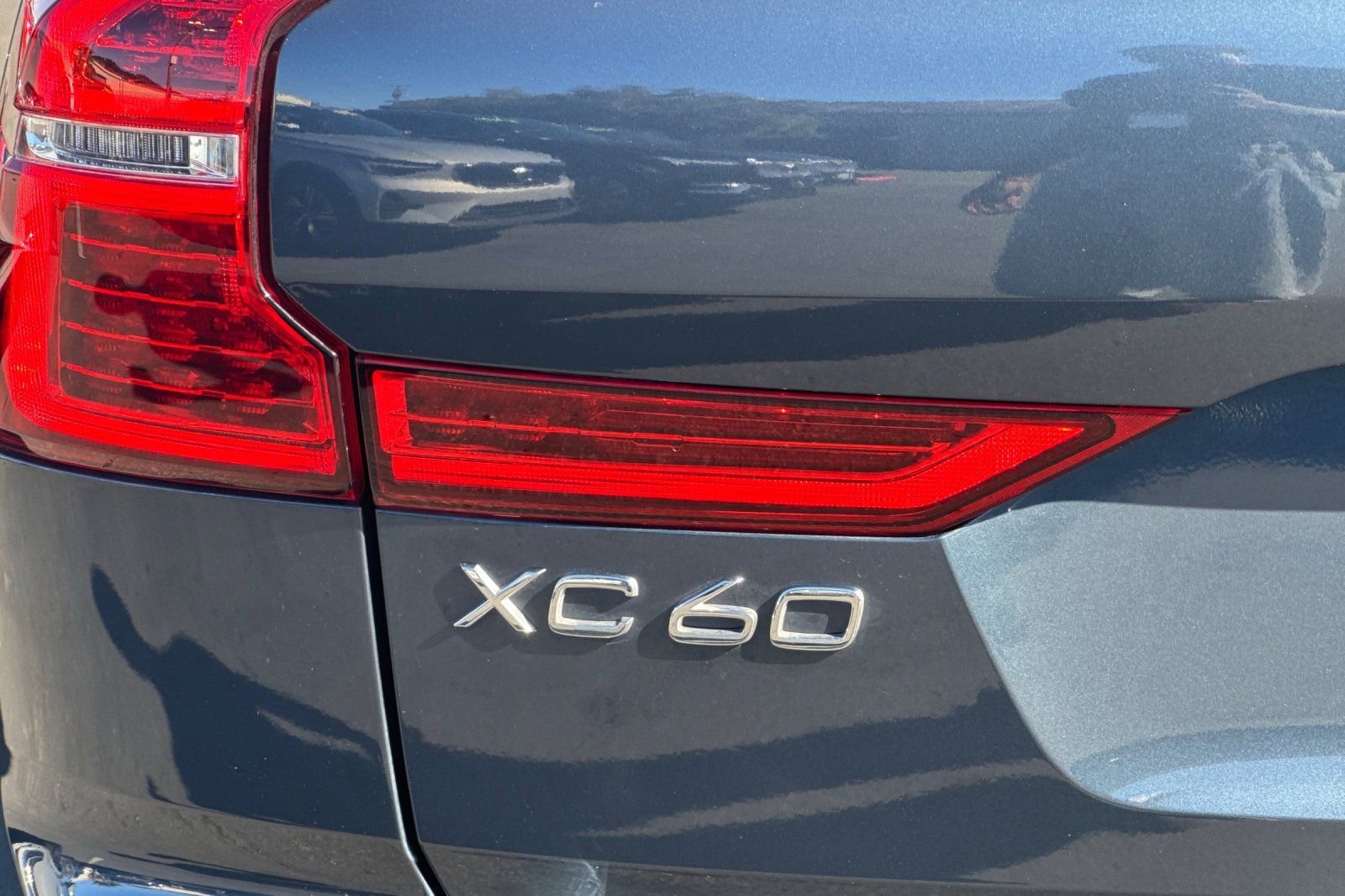 Certified 2025 Volvo XC60 T8 Ultra w/ Climate Package AWD/4WD image 13