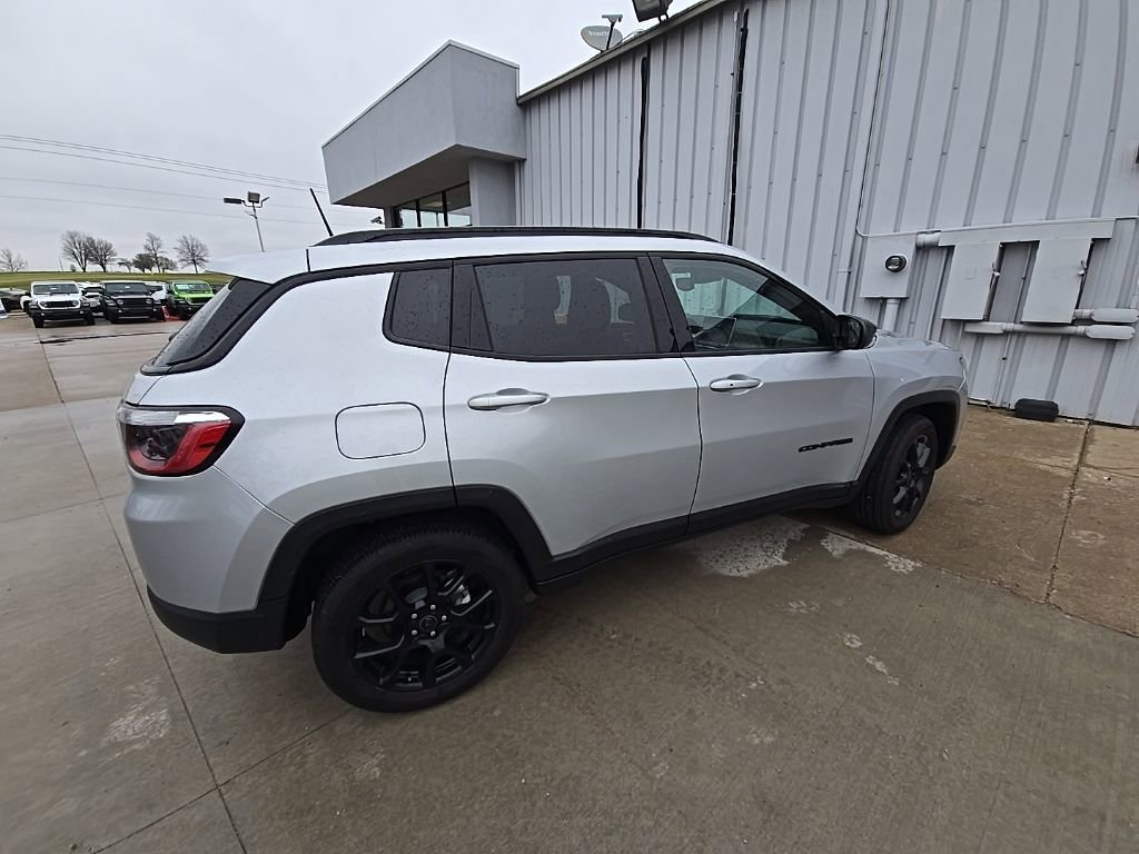 Used 2025 Jeep Compass Latitude w/ Altitude Special Edition image 8