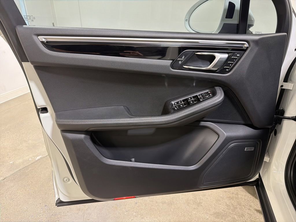 Used 2021 Porsche Macan AWD/4WD image 9