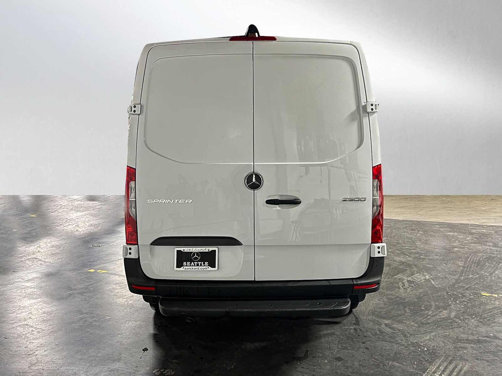 Used 2025 Mercedes-Benz Sprinter 2500 image 4