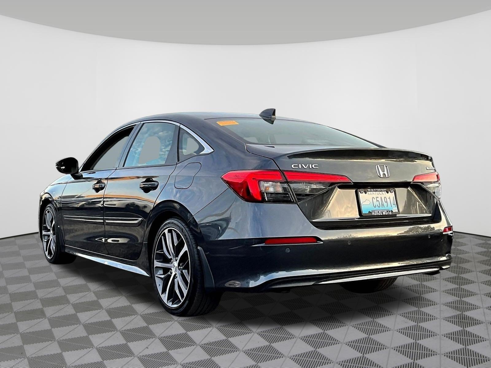 Used 2022 Honda Civic Touring image 4