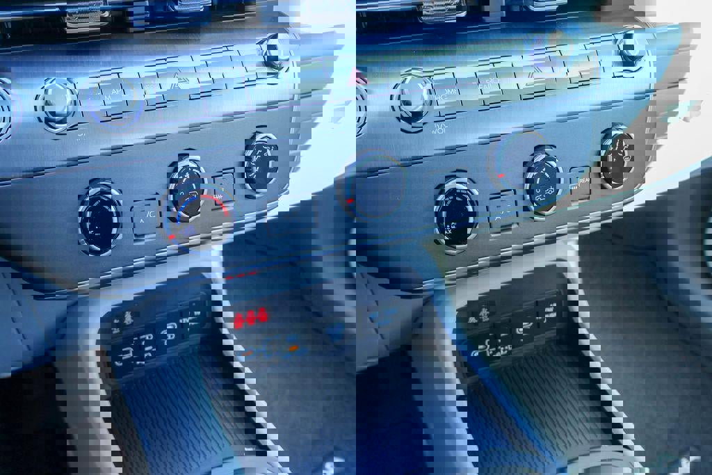 New 2026 Hyundai Kona SE image 18