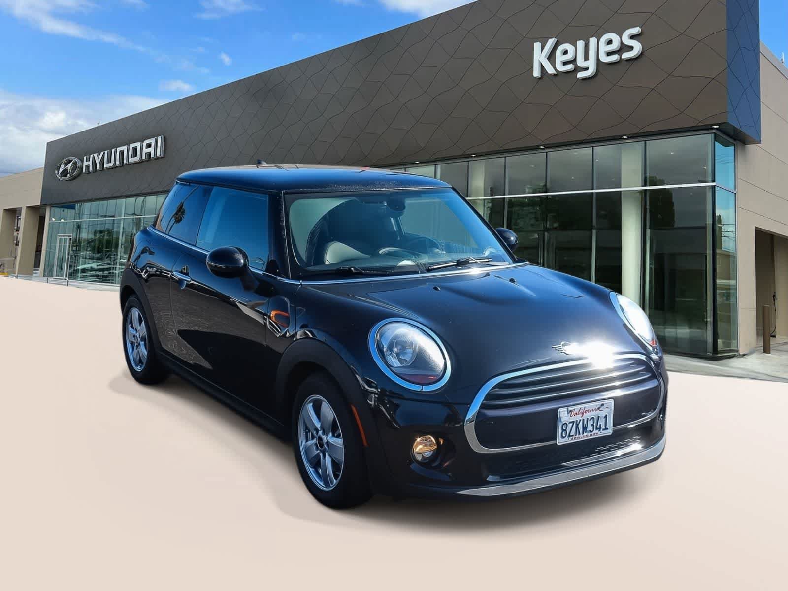 Used 2019 MINI Cooper 2-Door Hardtop w/ Signature Upholstery Package FWD image 3