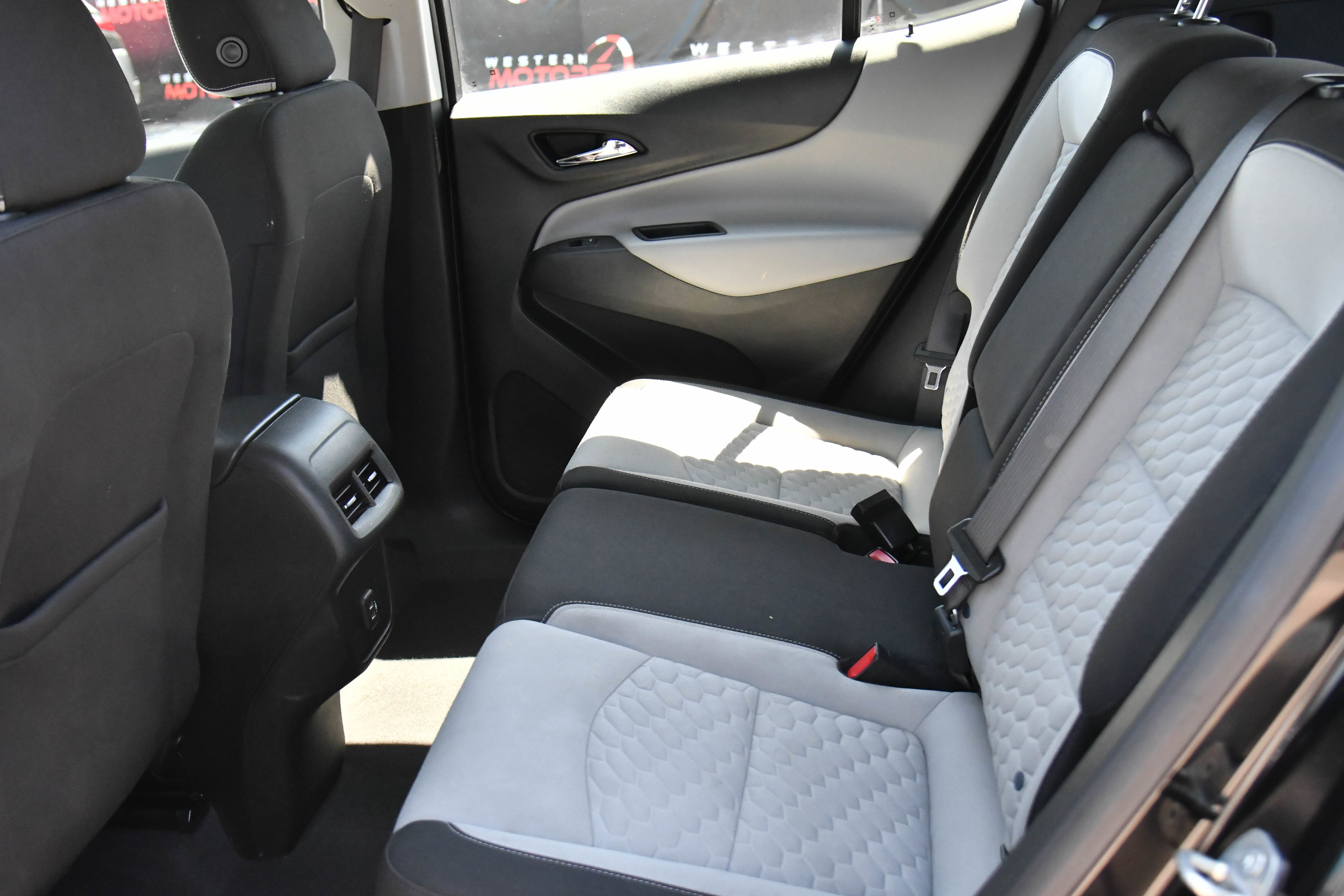 Used 2021 Chevrolet Equinox LS FWD image 31