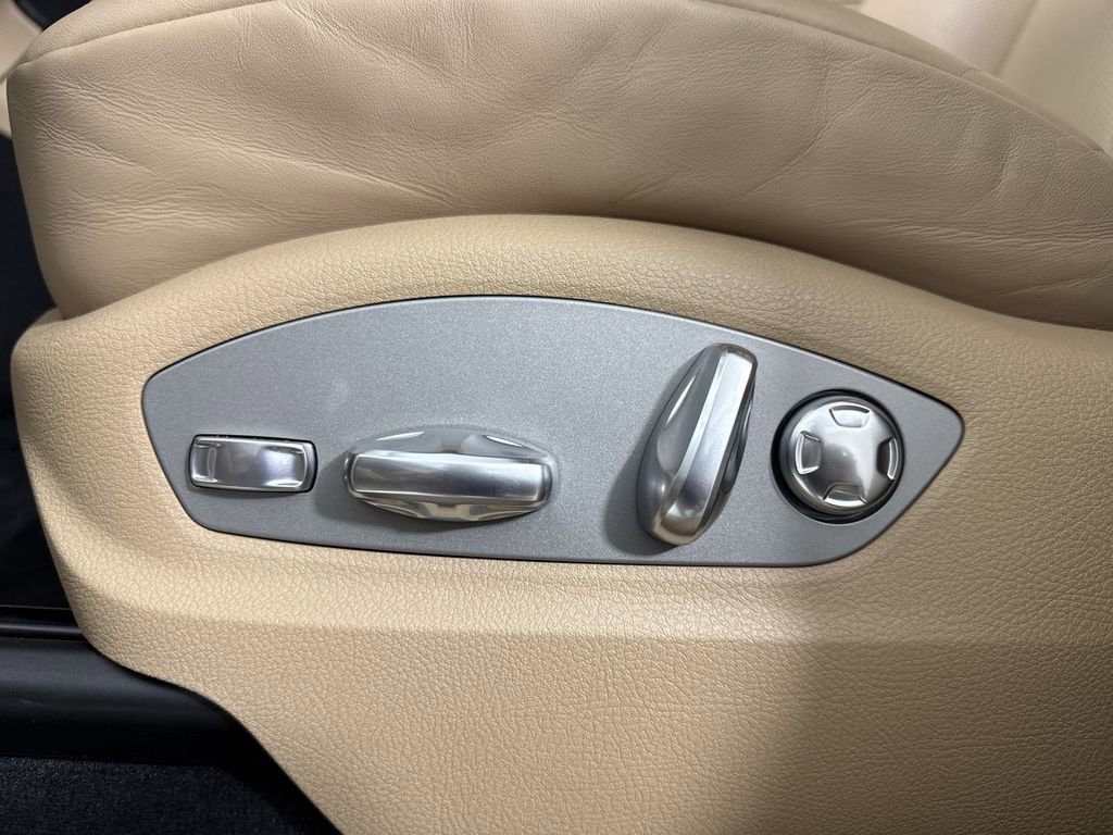 Certified 2025 Porsche Macan image 40