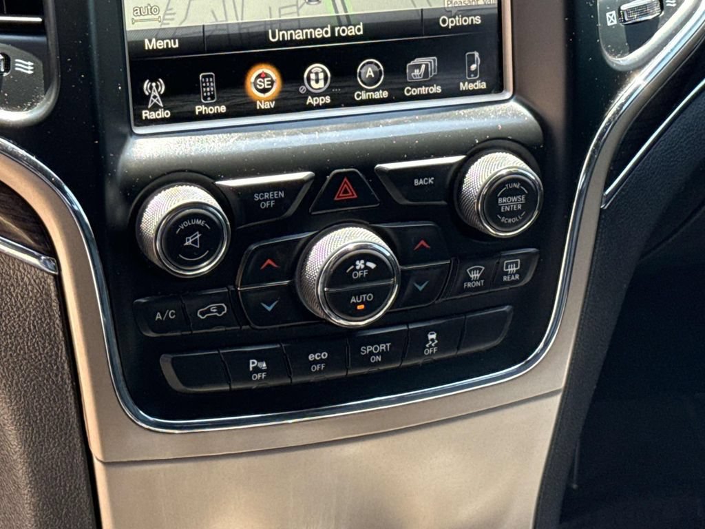 Used 2017 Jeep Grand Cherokee Overland AWD/4WD image 35