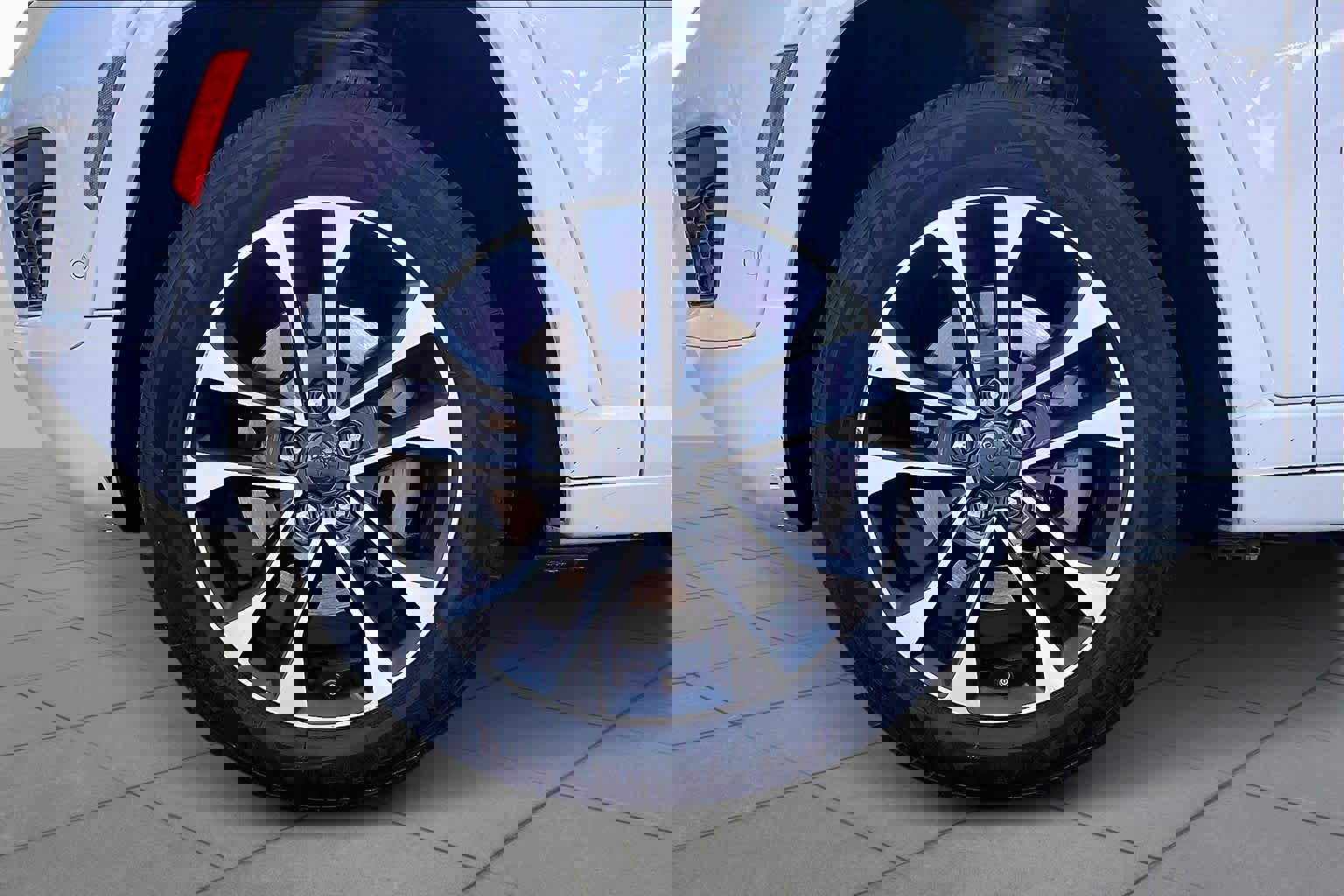 Used 2022 Jeep Grand Cherokee Overland w/ Luxury Tech Group IV image 11