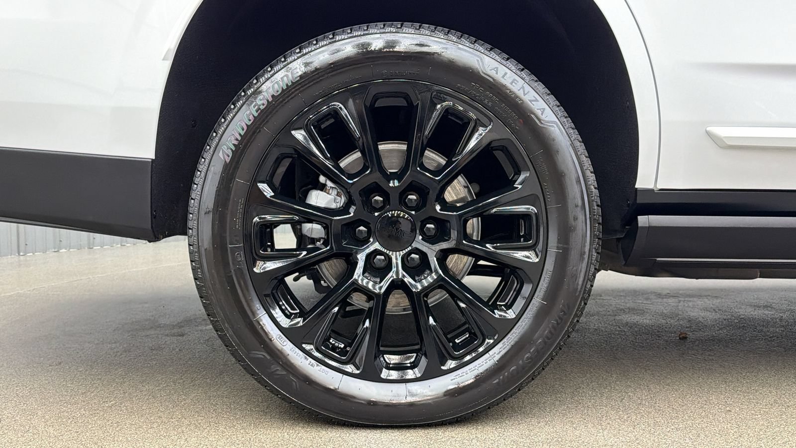 Used 2026 GMC Yukon Denali w/ Sun & Power Step Package AWD/4WD image 11