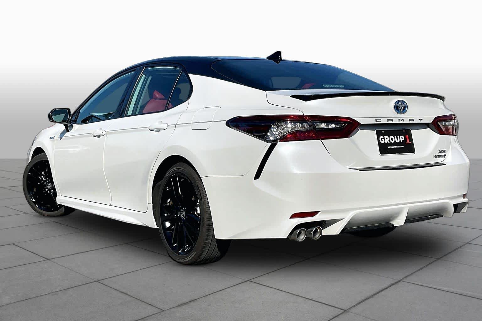 Used 2021 Toyota Camry XSE w/ Cold Weather Package FWD image 11