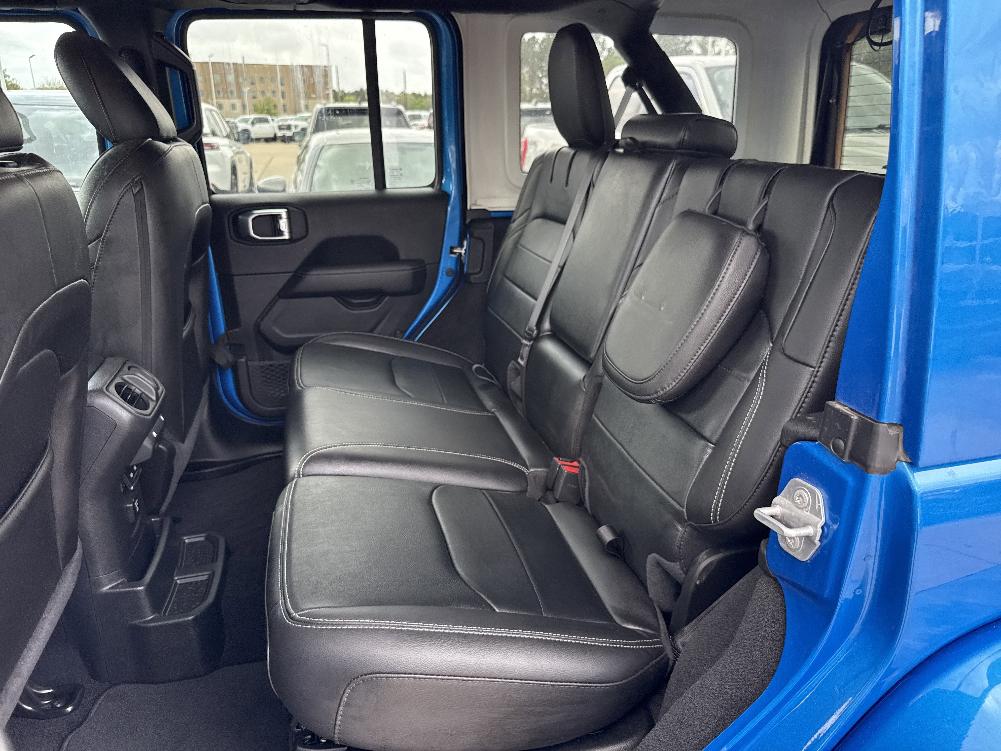 Used 2023 Jeep Wrangler Sahara w/ Cold Weather Group image 10