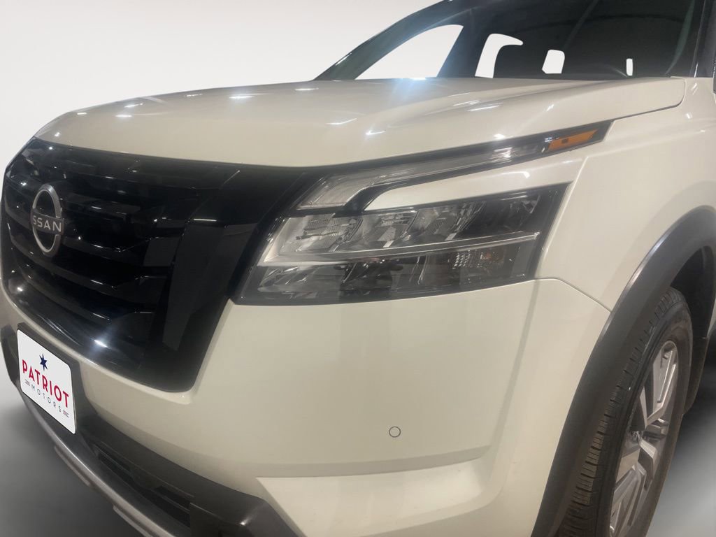 Used 2023 Nissan Pathfinder SL w/ Lighting Package (N92) image 9
