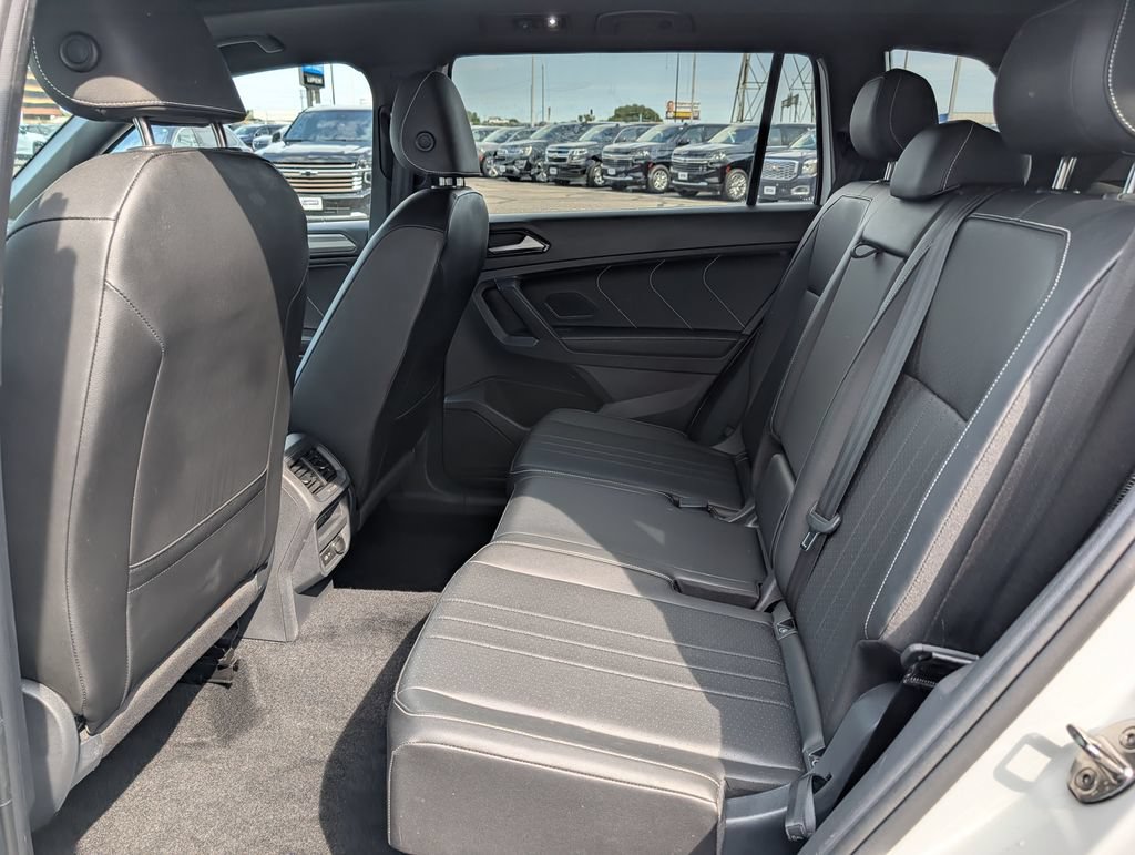 Used 2023 Volkswagen Tiguan SE R-Line AWD/4WD image 17