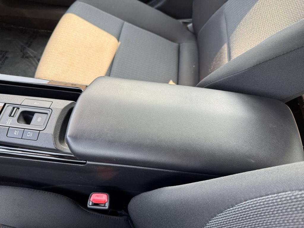 Certified 2024 Toyota Prius LE FWD image 27
