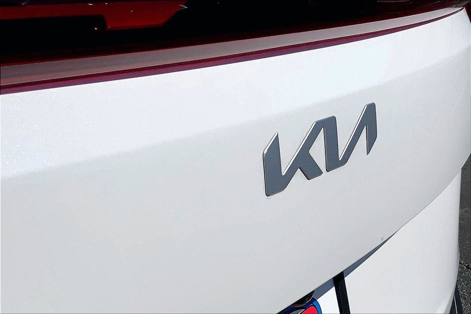 Used 2026 Kia Carnival EX FWD image 30