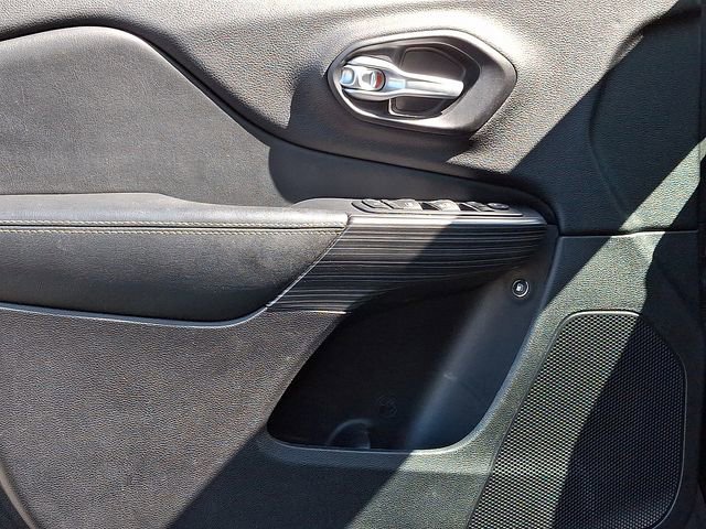 Used 2016 Jeep Cherokee Limited AWD/4WD image 13