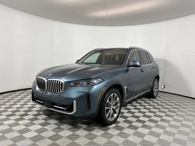 Used 2024 BMW X5 xDrive40i w/ Premium Package image 3