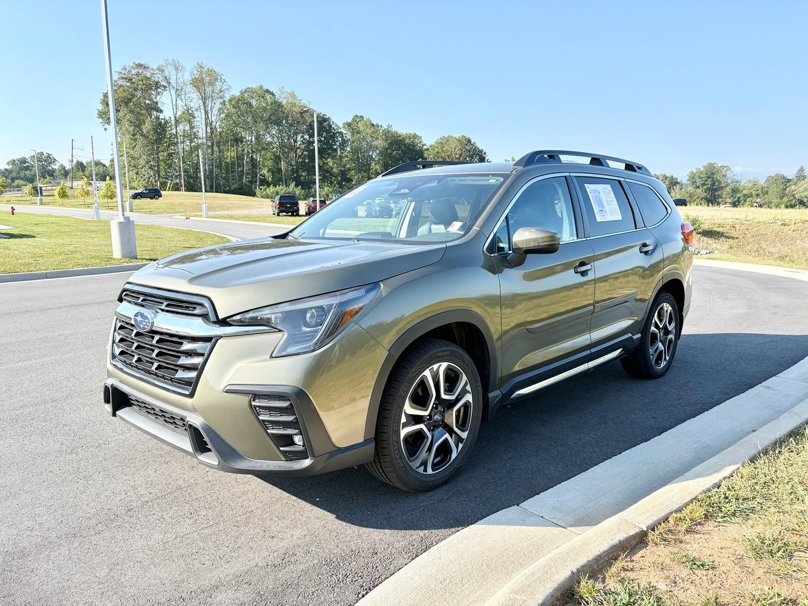 Used 2023 Subaru Ascent Limited AWD/4WD image 3