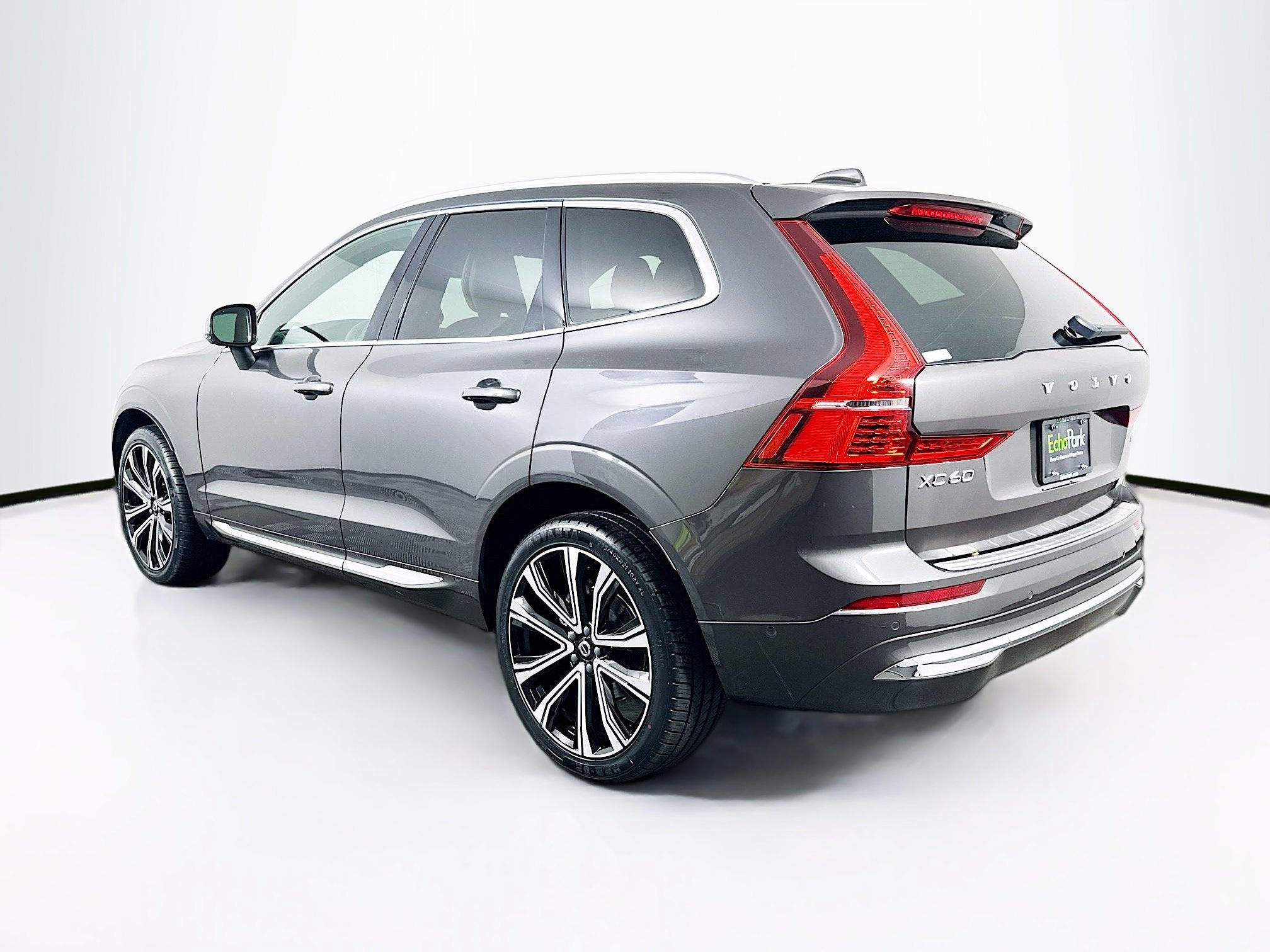 Used 2023 Volvo XC60 B5 Ultimate w/ Climate Package image 5