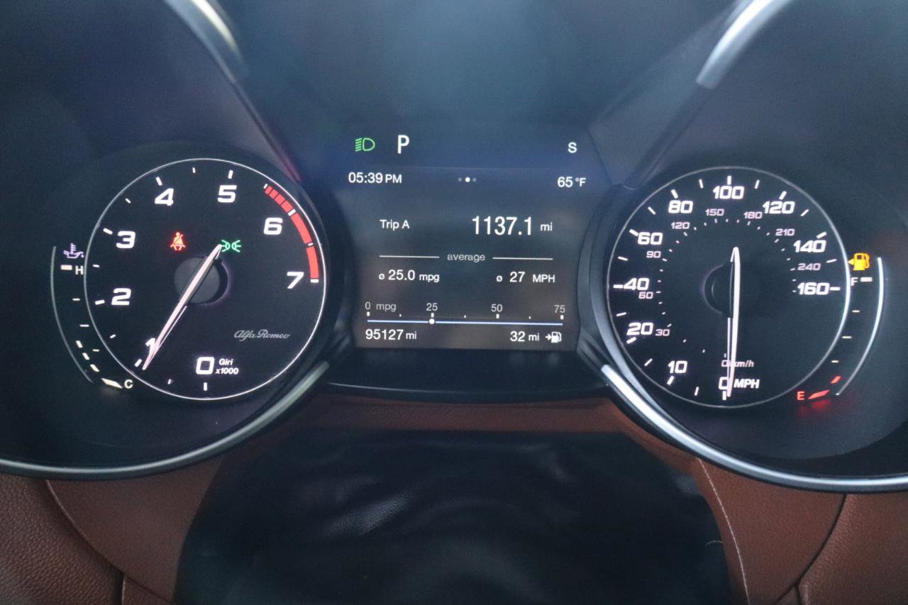 Used 2017 Alfa Romeo Giulia RWD image 19