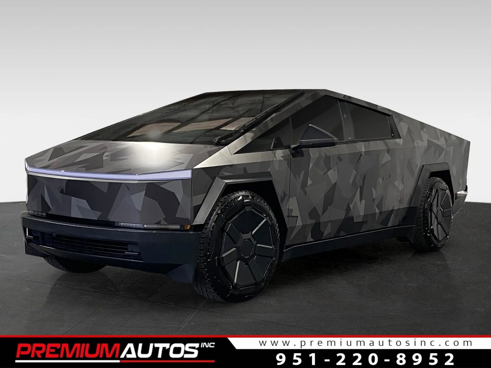 Used 2024 Tesla Cybertruck AWD Crew Cab image 1