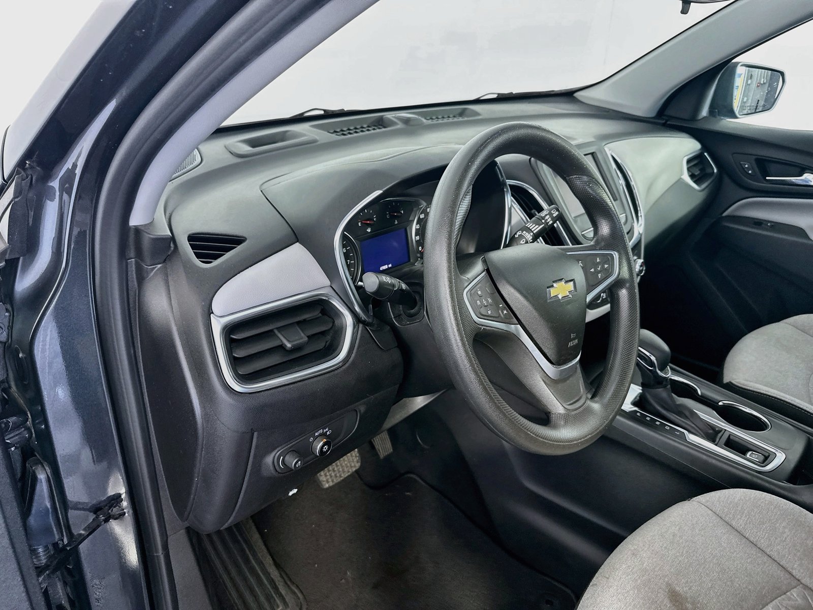 Used 2022 Chevrolet Equinox LS w/ LS Convenience Package FWD image 9