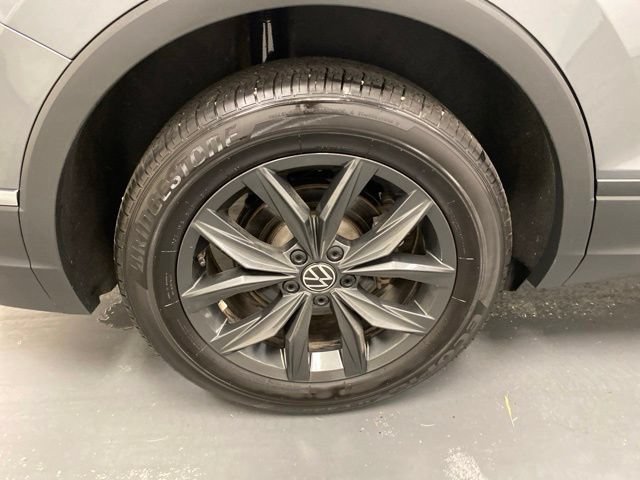 Used 2024 Volkswagen Tiguan SE AWD/4WD image 30