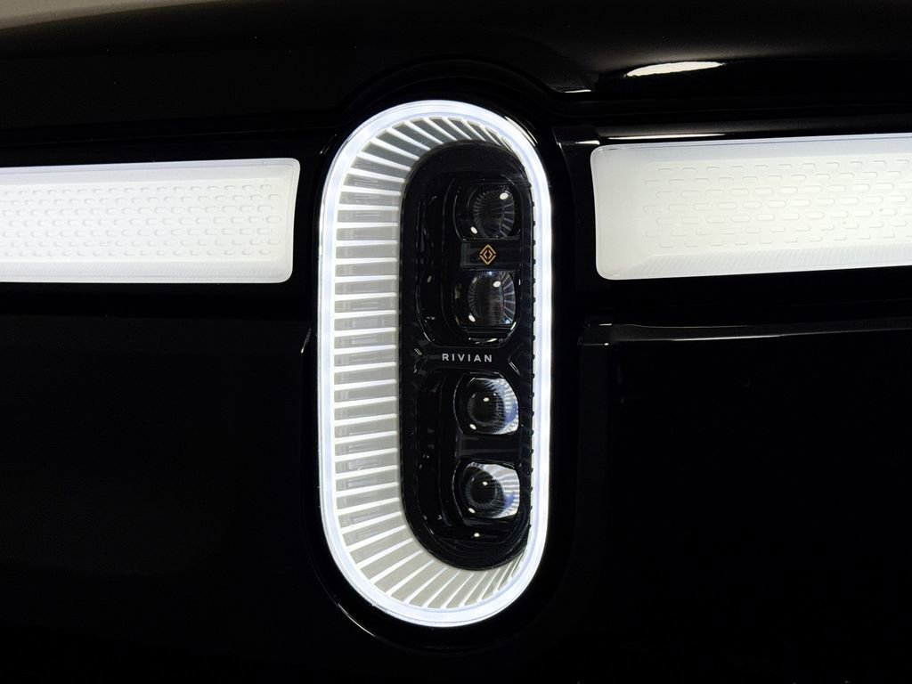 Used 2022 Rivian R1T Adventure image 41