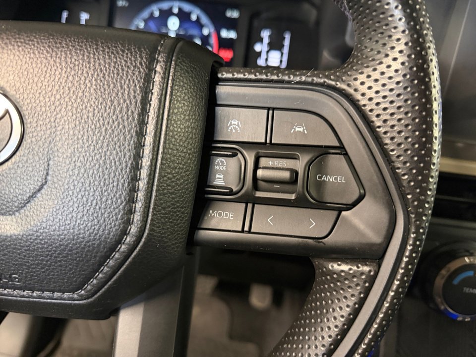Certified 2025 Toyota Tacoma SR5 AWD/4WD image 23