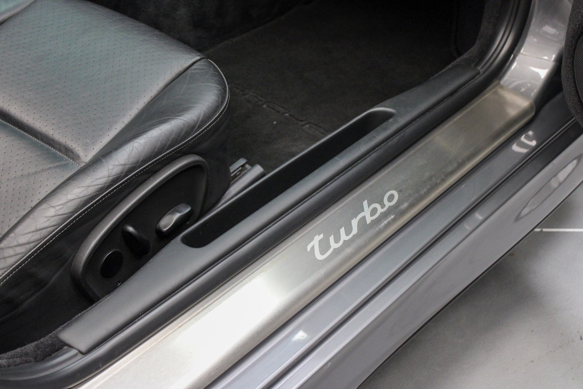 Used 2004 Porsche 911 Turbo image 38