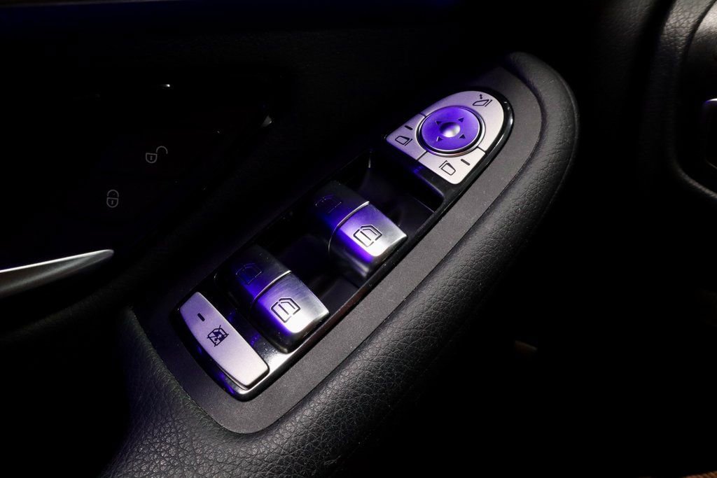 Used 2021 Mercedes-Benz GLC 300 4MATIC image 27