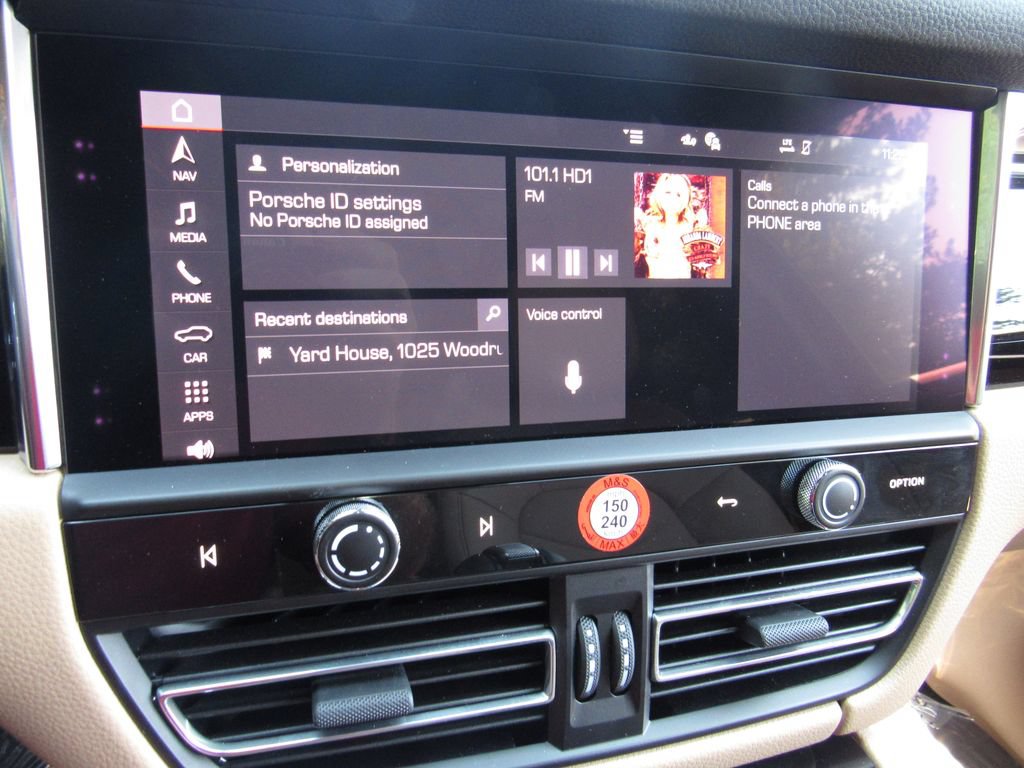Certified 2026 Porsche Macan AWD/4WD image 28