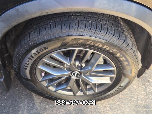 Used 2023 Nissan Rogue S AWD/4WD image 6