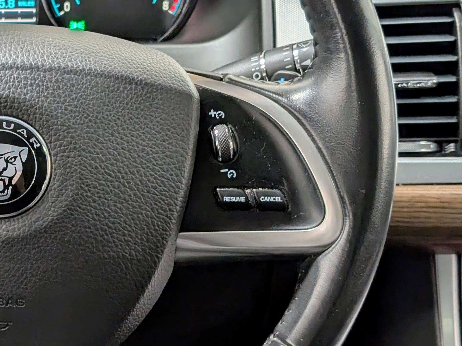 Used 2014 Jaguar XF 3.0 image 32