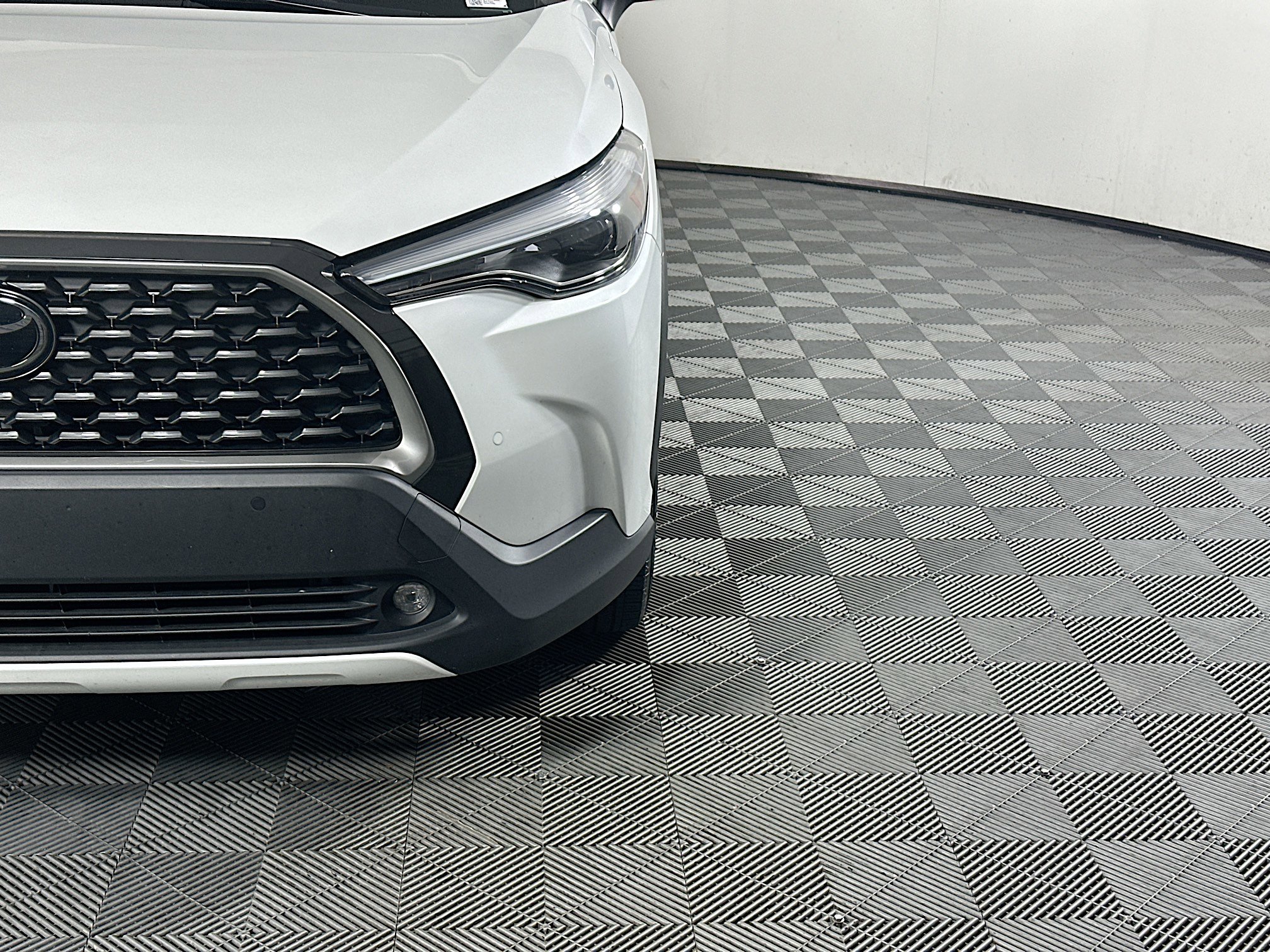 Used 2023 Toyota Corolla Cross XLE w/ Convenience Package AWD/4WD image 9