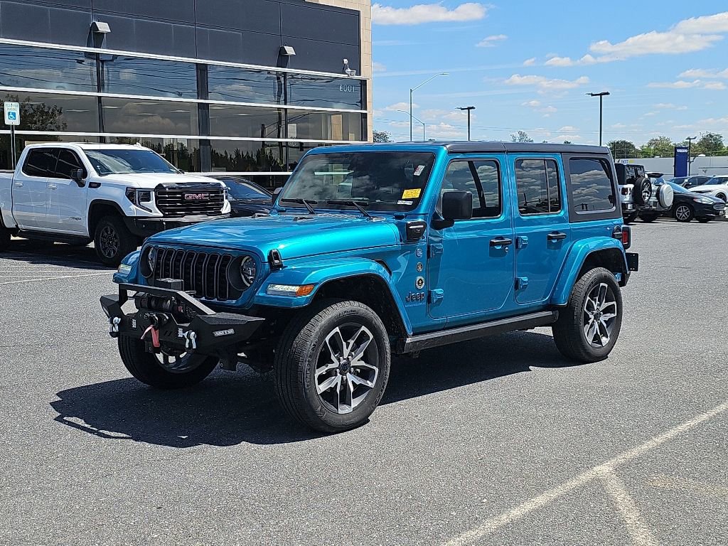 Used 2024 Jeep Wrangler Unlimited w/ Convenience Group AWD/4WD image 3
