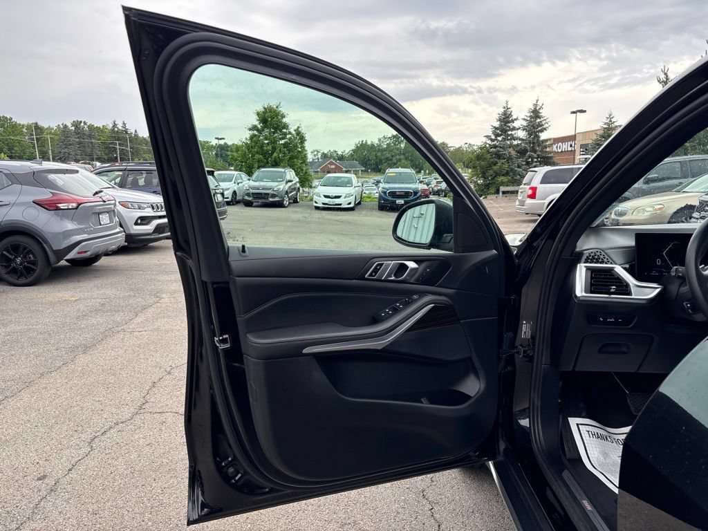 Used 2024 BMW X5 xDrive40i AWD/4WD image 16