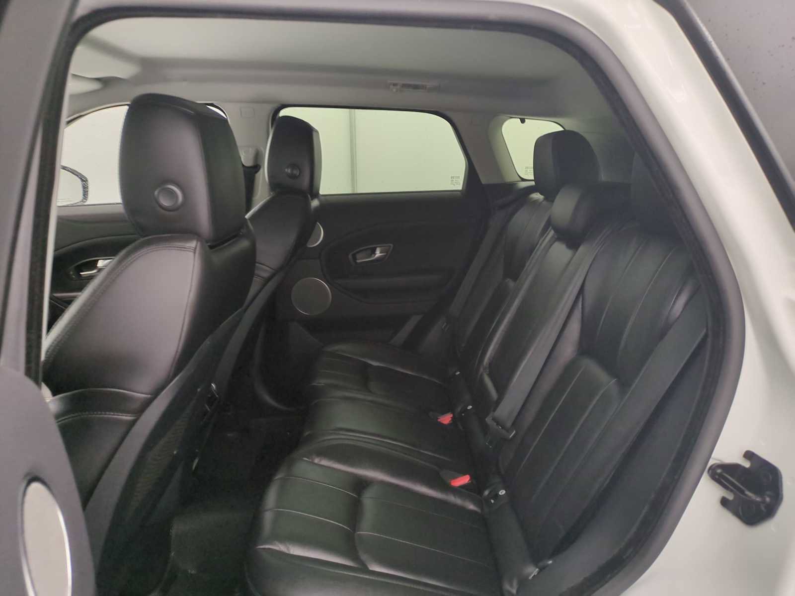 Used 2019 Land Rover Range Rover Evoque SE image 18