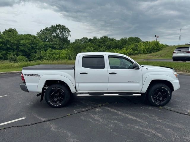 Used 2015 Toyota Tacoma 4x4 Double Cab w/ TRD Off-Road Package image 2