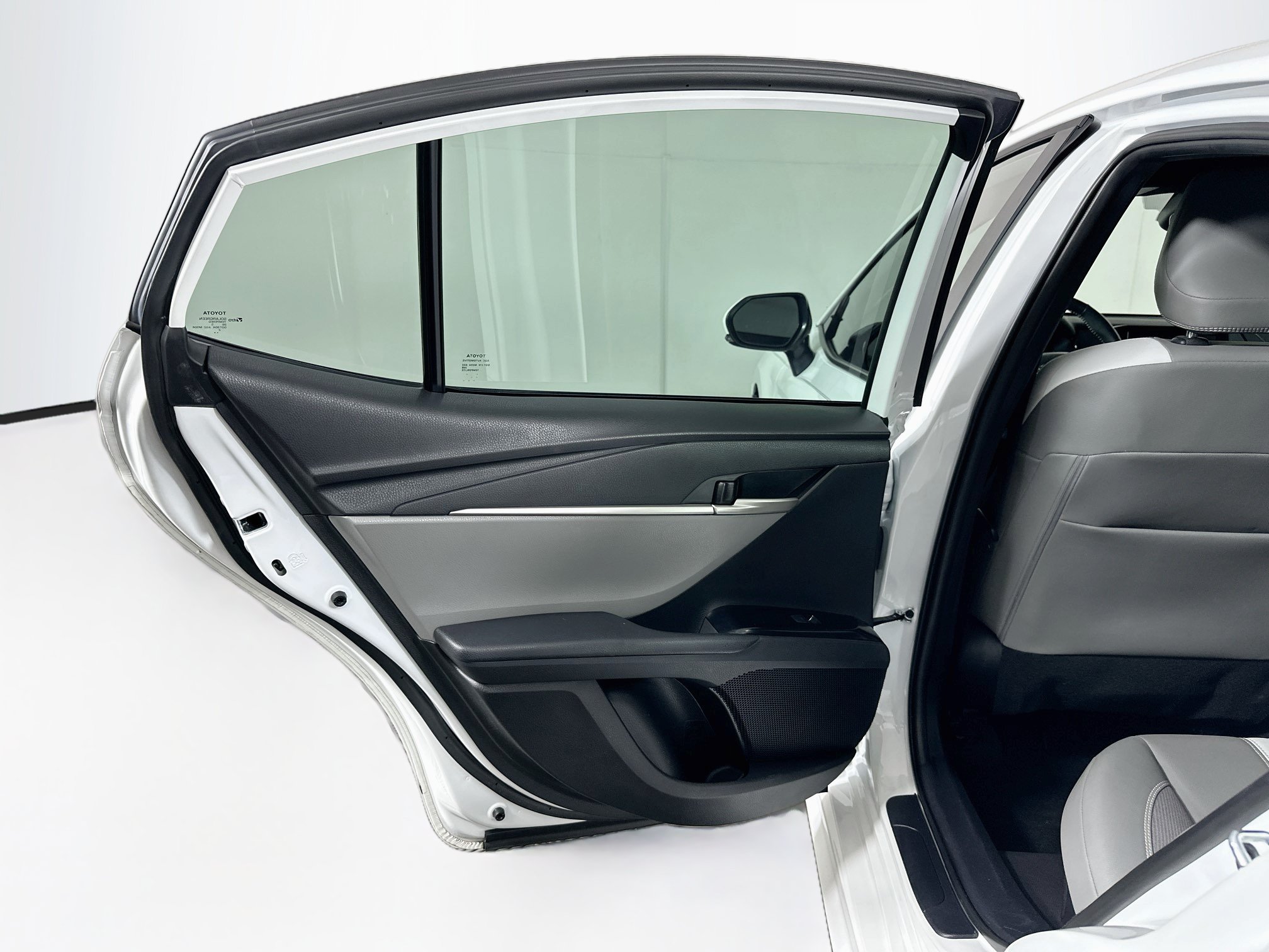 Used 2025 Toyota Camry SE FWD image 25