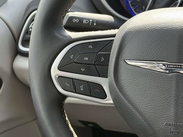 Used 2024 Chrysler Pacifica Touring-L FWD image 19