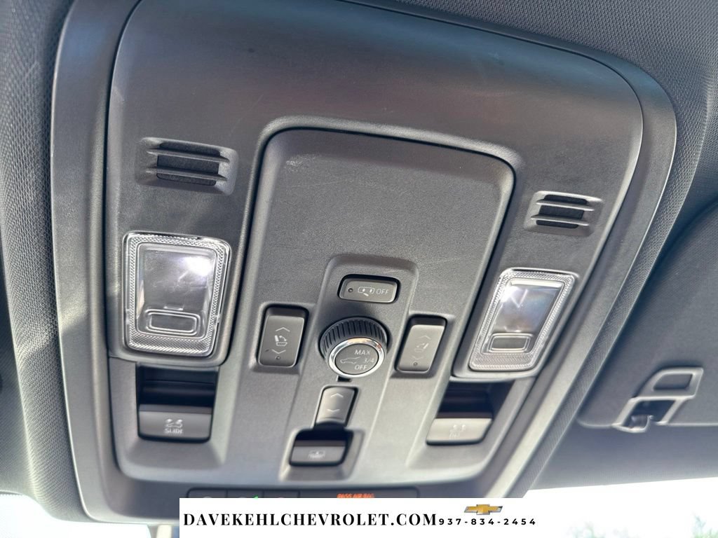 Used 2025 Chevrolet Suburban High Country AWD/4WD image 13