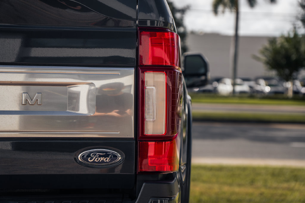 Used 2021 Ford F250 Platinum w/ Tremor Off-Road Package AWD/4WD image 12