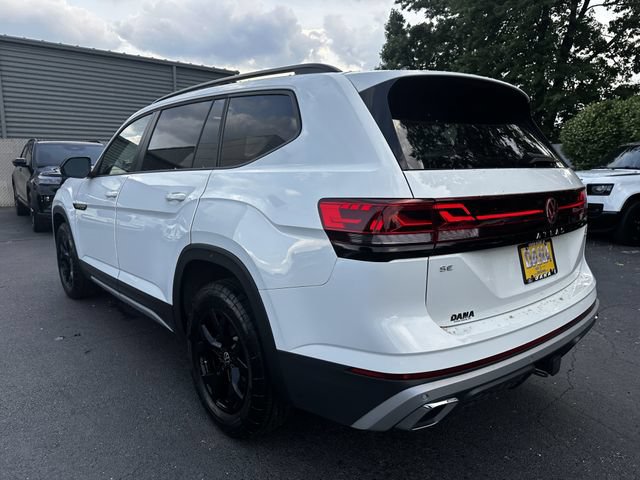 Used 2024 Volkswagen Atlas Peak Edition SE AWD/4WD image 7