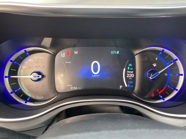 Used 2025 Chrysler Pacifica Premium image 20