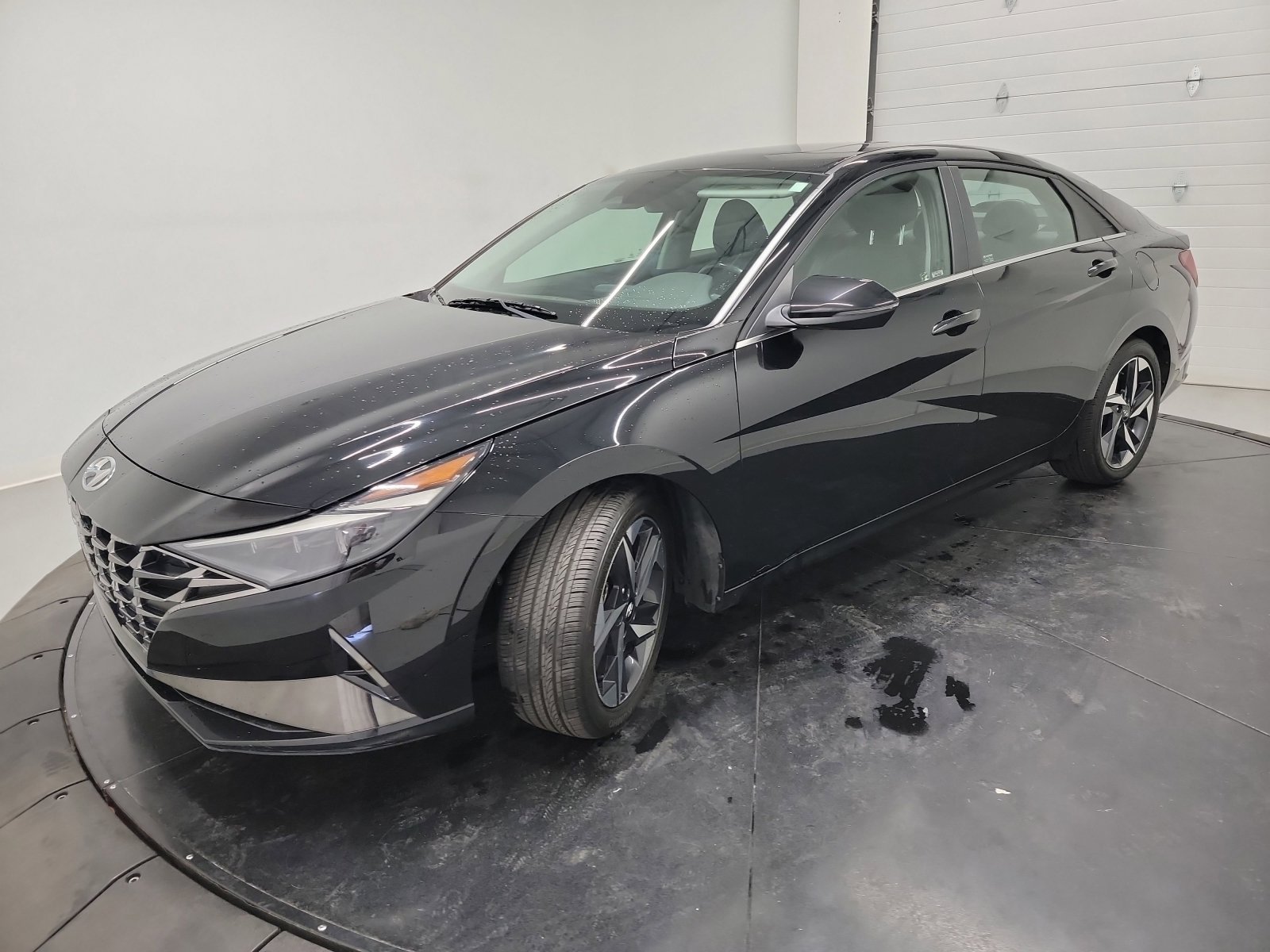 Used 2021 Hyundai Elantra Limited FWD image 3