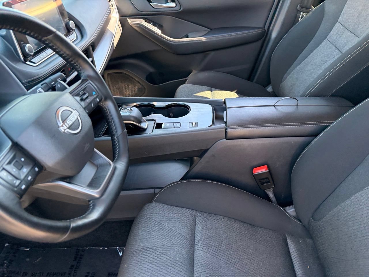 Certified 2025 Nissan Rogue SV FWD image 18